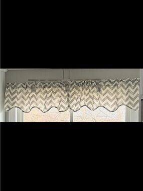Cream & Light Gray Chevron Print Window Valances